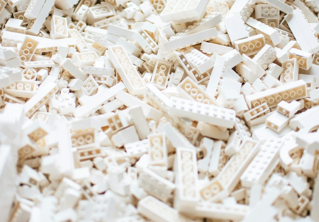 beaucoup de lego blanc